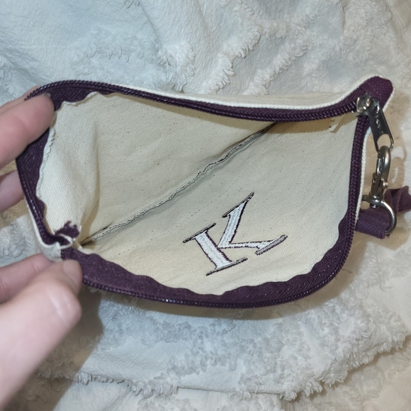 100 % cotton embroidered wristlet - Picture 2 of 3